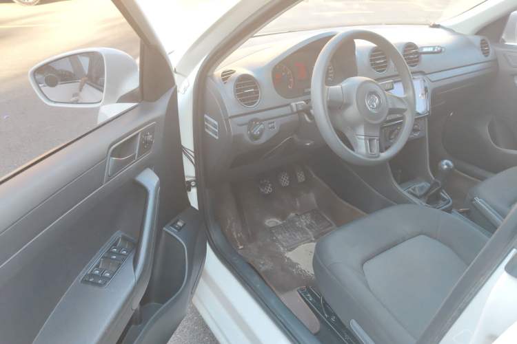 Used Volkswagen Jetta 2015 Zhuihui Edition 1.4L Manual Fashion Model