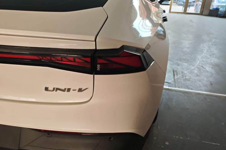 Used Changan UNI-V 2023 1.5T Prestige Model