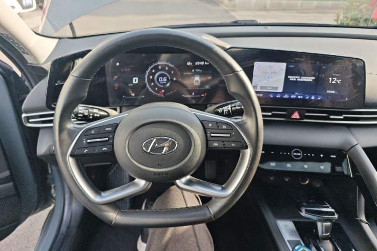 Used Hyundai Elantra 2021 1.5L CVT LUX Prestige Edition
