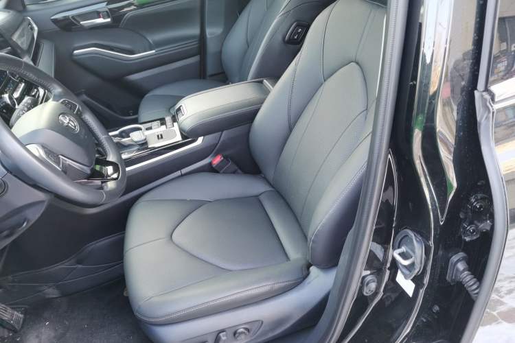 Used Toyota Highlander 2023 2.5L Smart Electric Hybrid Dual-Motor All-Wheel-Drive Luxury 7-Seater
