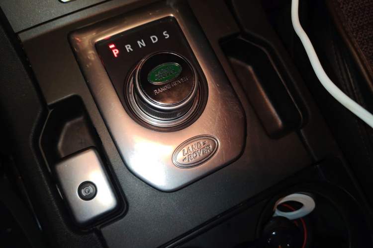 Used Land Rover Discovery 2016 3.0 SC Obsidian Black Heritage Edition SE