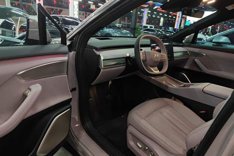 Used ONVO L60 2024 60 kWh All-Wheel Drive