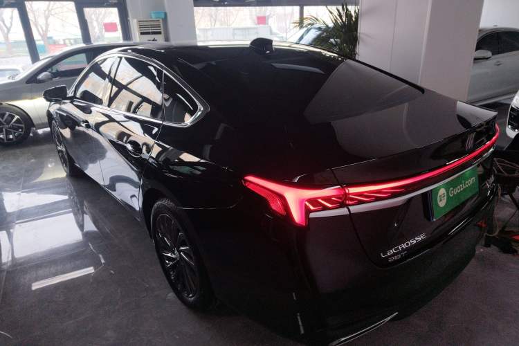 Used Buick LaCrosse 2025 28T Platinum Edition
