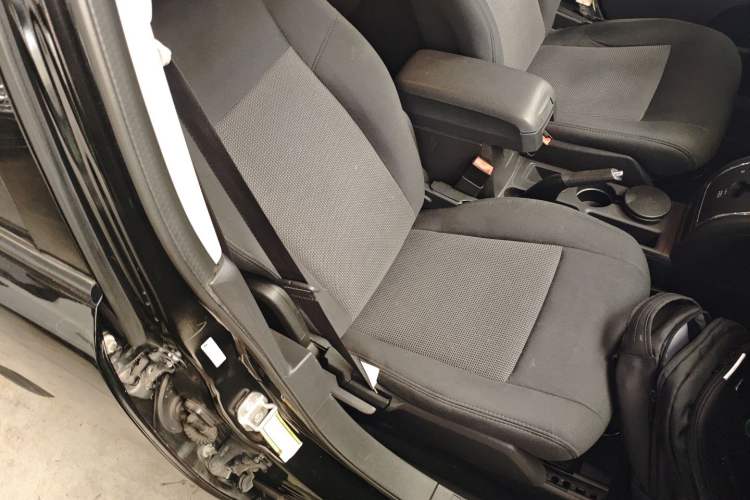 Used  Compass 2014 2.0L two-wheel drive sport version
