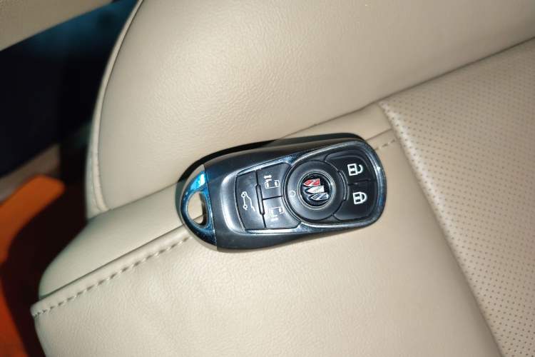 Used Buick GL8 2021 ES Landtrek 653T Luxury Model
