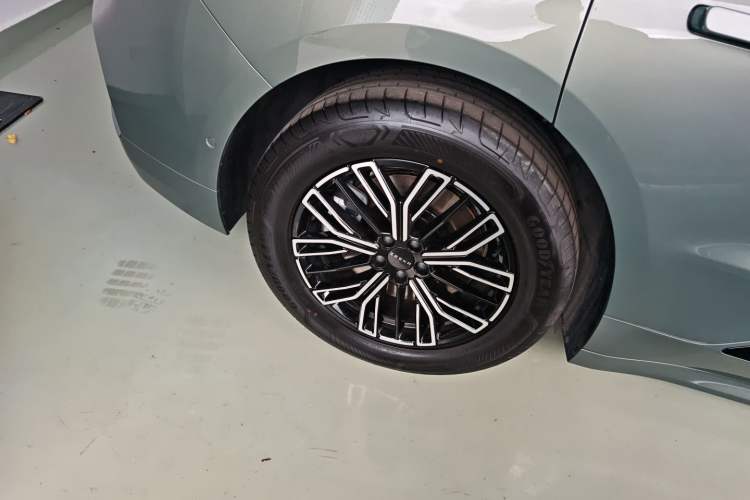 Used Zeekr 001 2025 WE Edition 100 kWh Rear-Wheel Drive
