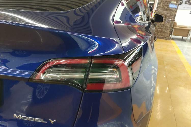 Used Tesla Model Y 2021 Long-Range All-Wheel-Drive Version 3D7
