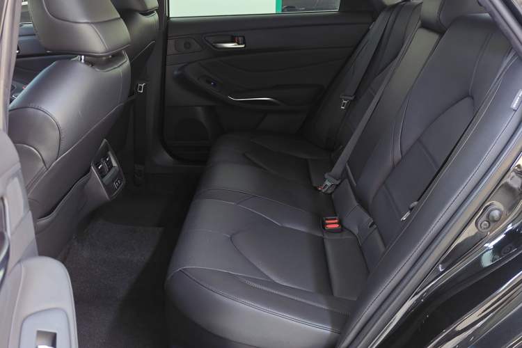 Used Toyota Avalon 2019 Dual-Engine 2.5L Luxury Edition China VI Standard