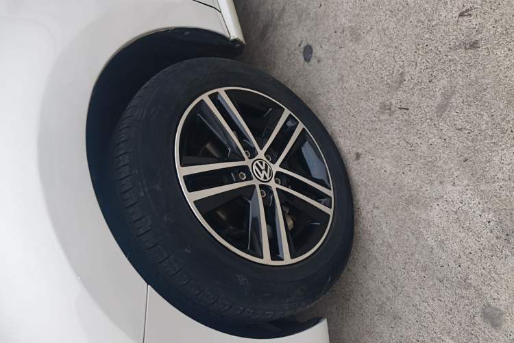 Used Volkswagen Polo 2016 1.6L Automatic Comfort Model
