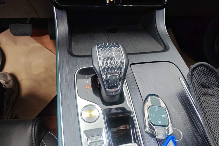 Used GAC Trumpchi GS8 2022 Linghang Series 2.0 TGDI Two-Wheel-Drive Luxury Smart Connectivity Version (7 Seats)
