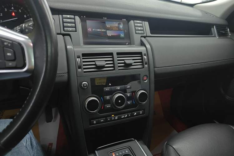 Used Land Rover Discovery Sport 2019 240 PS PURE Edition China VI Standard
