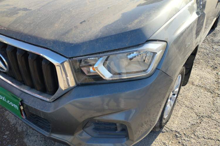 Used SAIC MAXUS T60 2017 2.8T Diesel Manual Two-Wheel Drive Low-Profile Comfort Version Long Wheelbase China V Emission Standard
