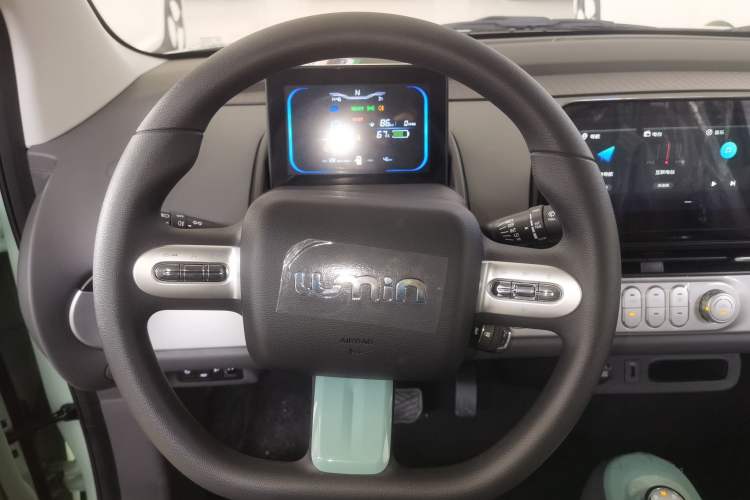 Used  Lumin 2025 210 km Fragrant Edition
