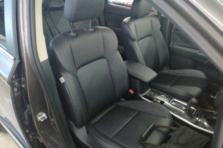 Used Mitsubishi Outlander 2019 2.4L 4x4 Zhi Xiang Edition 7 Seats China VI Standard
