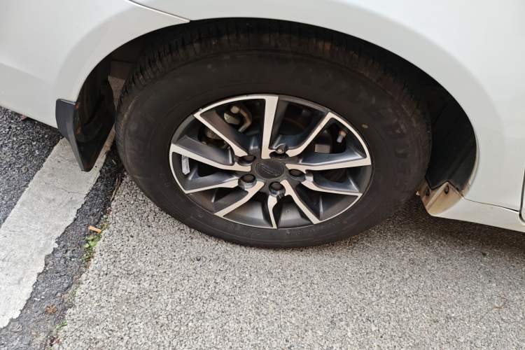 Used Geely Auto Emgrand 2019 Leading Edition 1.5L Manual Upgraded Connectivity Model China VI Standard
