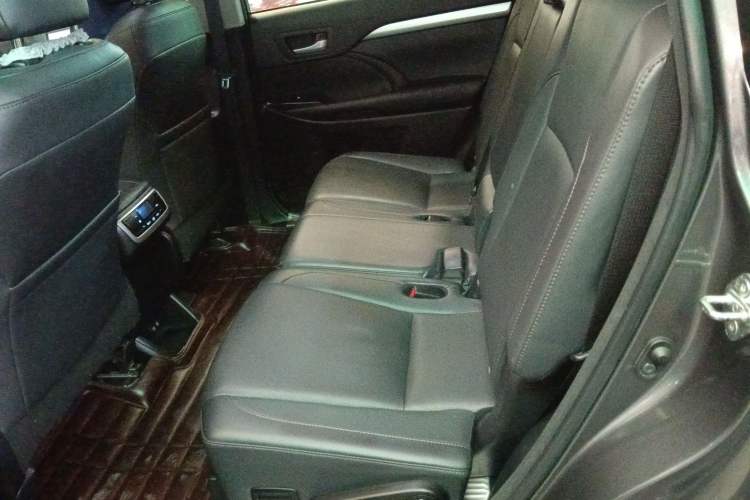 Used Toyota Highlander 2018 2.0T Four-Wheel Drive Luxury Edition 7 Seats China V Emission Standard