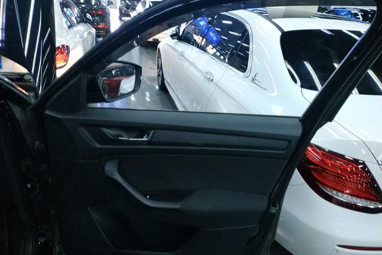 Used Skoda Kodiaq 2019 Restyled TSI330 5-Seater Two-Wheel Drive Standard Version China VI
