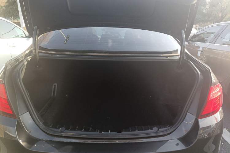 Used BMW 5 Series 2017 525Li Leading Model