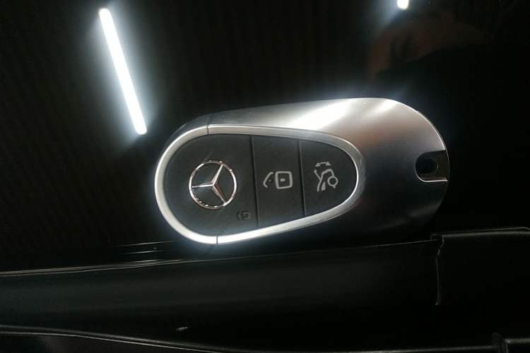 Used Mercedes-Benz E-Class 2024 Facelift E 300 L Luxury Edition
