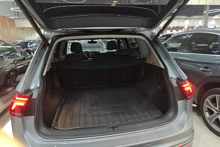 Used Volkswagen Tiguan L 2022 330TSI Automatic Two-Wheel Drive R-Line Enhanced Edition
