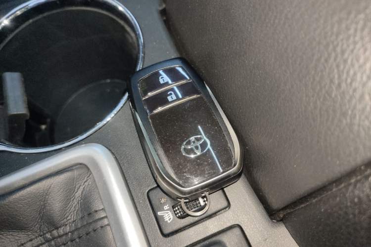 Used Toyota Highlander 2018 2.0T Four-Wheel Drive Luxury Edition 7 Seats China V Emission Standard
