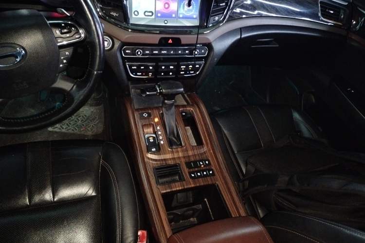 Used GAC Trumpchi GS8 2017 320T Two-Wheel Drive Luxury Smart Connectivity Version (7 Seats)