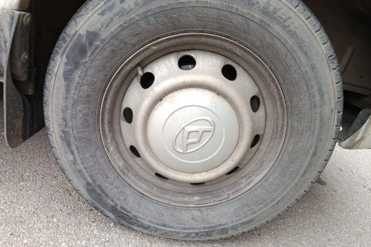 Used SAIC MAXUS Xintu V80 2023 2.0T AMT Classic Aoyuntong Short Wheelbase Mid-Roof 5/6-Seater