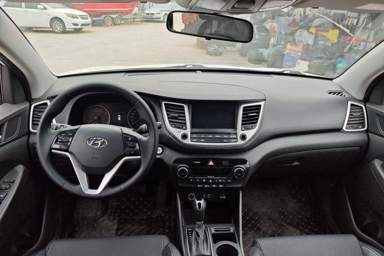 Used Hyundai Tucson 2015 1.6T Dual-Clutch Two-Wheel-Drive Smart Model
