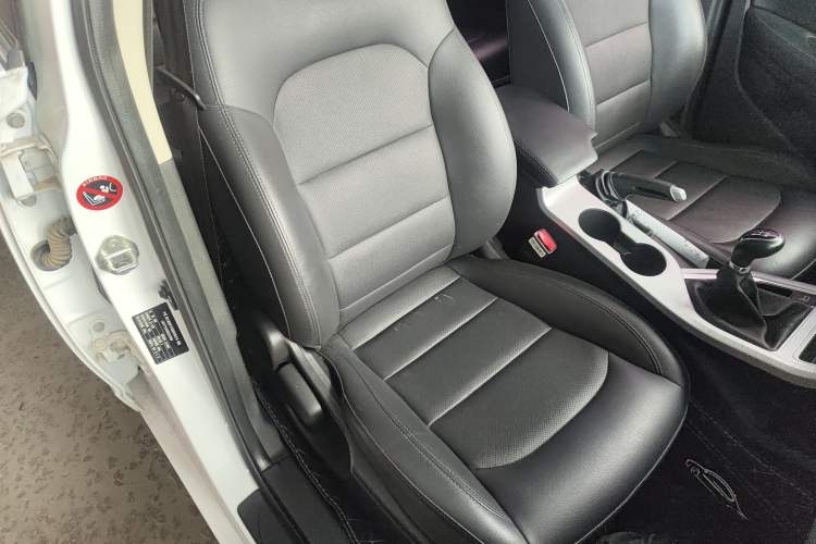 Used Geely Auto Vision 2019 Upgraded Model 1.5L Manual Luxury Version China VI Standard
