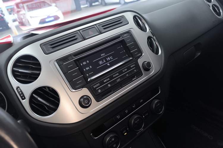 Used Volkswagen Tiguan 2017 300TSI Automatic Two-Wheel Drive Silk Road Comfort Edition