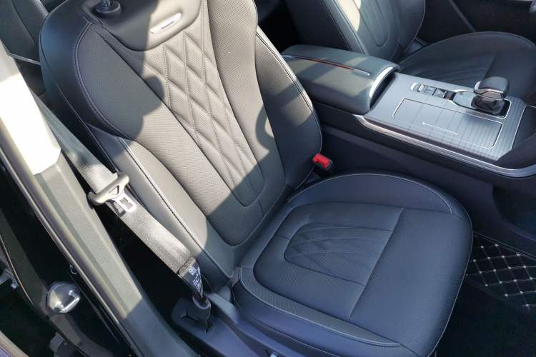 Used Hongqi HS7 PHEV 2024 2.0T PHEV Four-Wheel Drive Flagship Edition 6 Seats