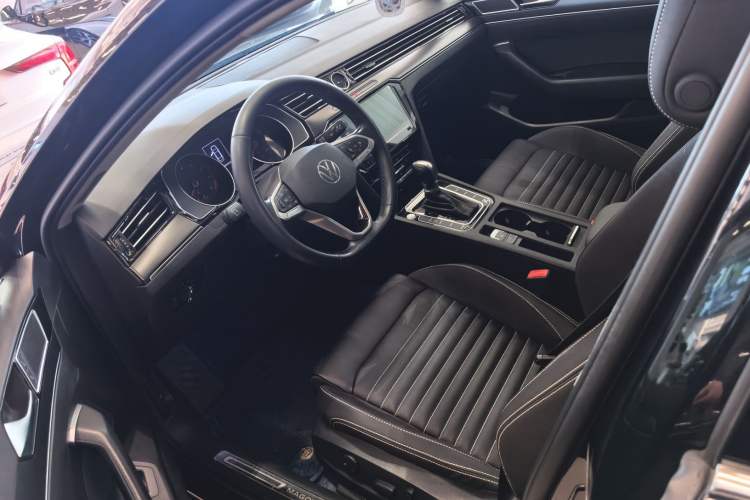 Used Volkswagen Magotan 2020 330TSI DSG Leading Model
