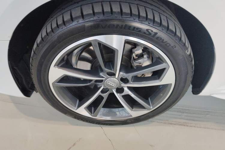 Used Audi A4L 2018 30th Anniversary Edition 40 TFSI Fashion Model
