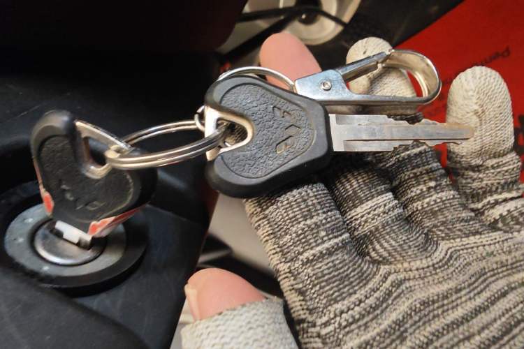 Used Wuling Zhiguang 2023 1.5L Utility Version with Enclosed Windows 2 Seats