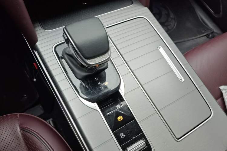 Used Hongqi HS7 PHEV 2024 2.0T PHEV Four-Wheel Drive Flagship Edition 6 Seats
