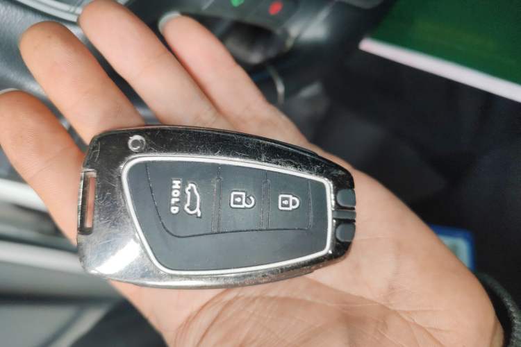 Used Hyundai Santa Fe 2015 2.0T Automatic All-Wheel Drive Smart Version 5 Seats