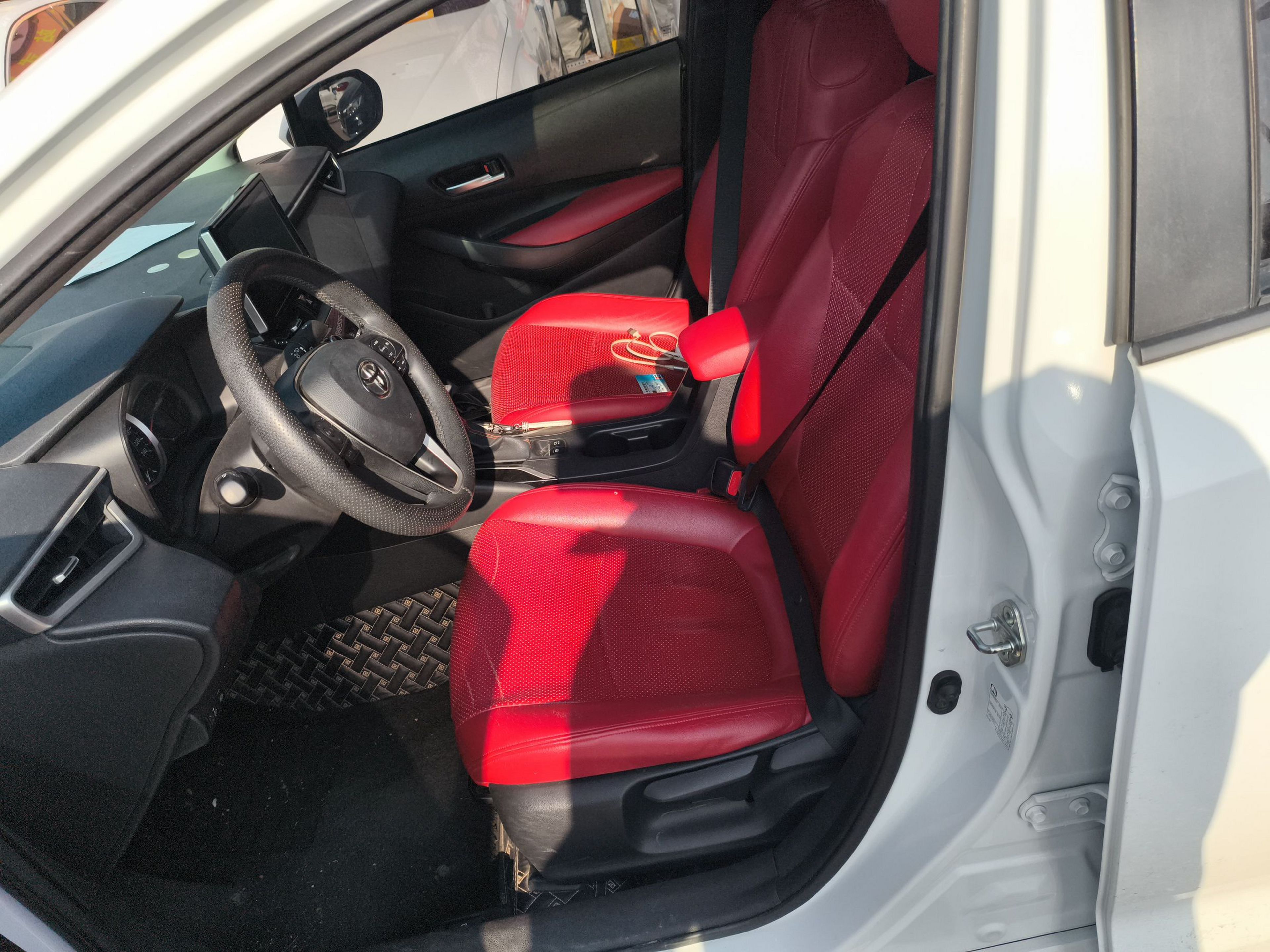 Переднее сиденье в автомобиле