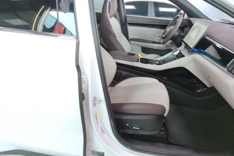 Used BYD Song PLUS New Energy 2025 DM-i 112KM Prestige Model
