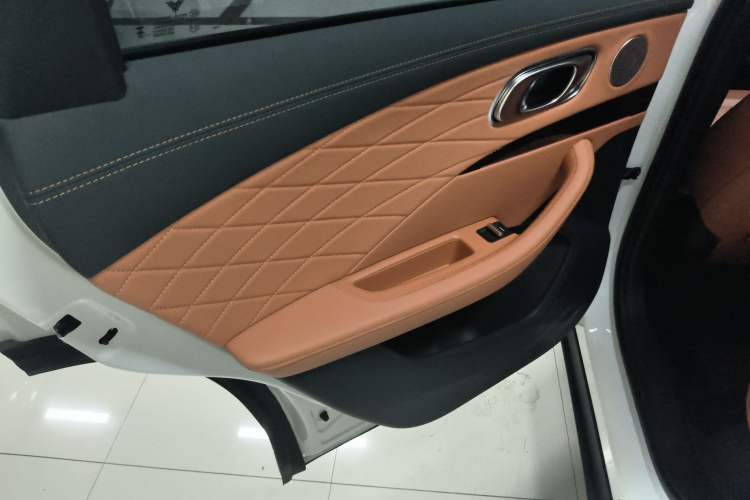 Used NETA L 2024 Extended-Range 220 Flash-Charge Edition
