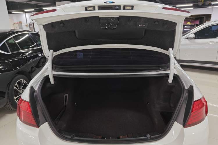 Used BMW 5 Series 2014 525Li Luxury Design Package
