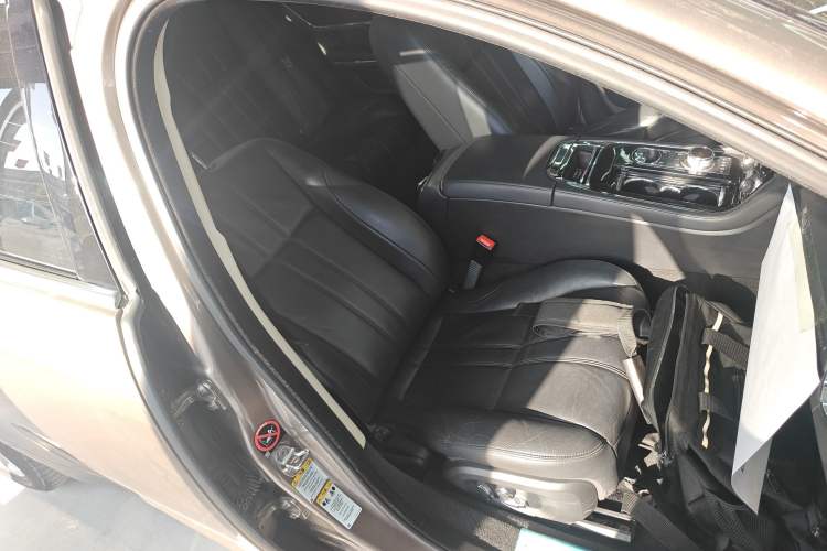 Used Jaguar XJ 2016 XJL 2.0T Two-Wheel-Drive Elegant Business Edition
