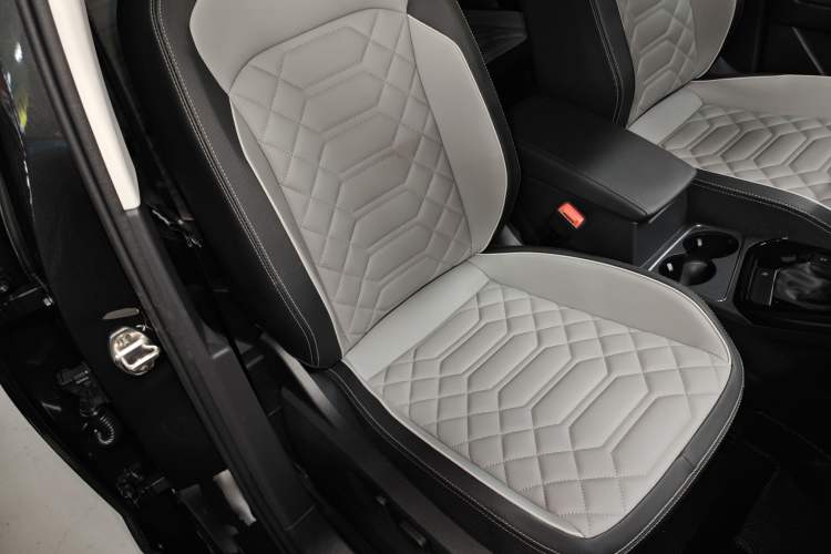 Used Volkswagen Tayron 2024 330TSI Two-Wheel Drive R-Line High-Energy Version
