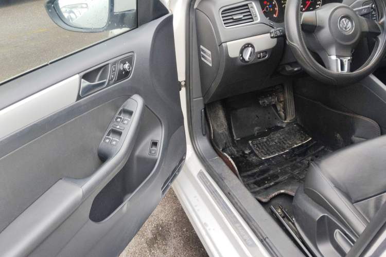 Used Volkswagen Sagitar 2014 Revised Version 1.6L Automatic Leading Edition
