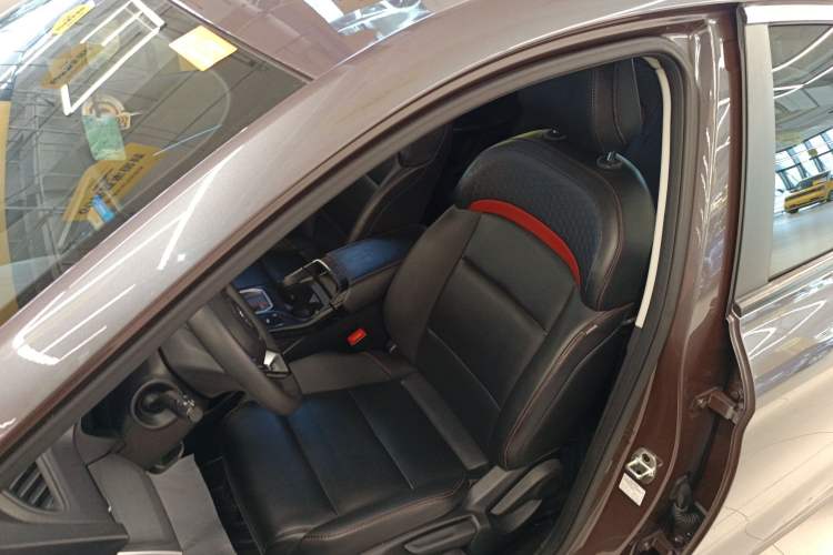 Used MG 5 2021 180 DVVT CVT Youthful Style Edition
