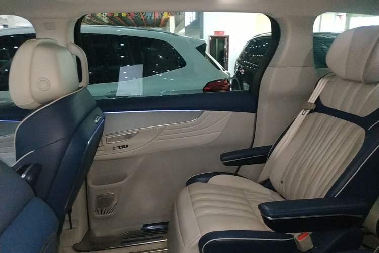 Used Roewe iMAX8 2022 400TGI Prestige Edition
