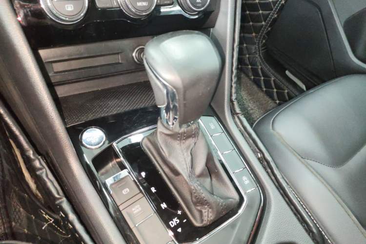 Used Volkswagen Tiguan L 2019 330TSI Automatic Two-Wheel Drive Panoramic Comfort Edition China VI Standard
