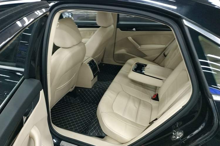 Used Volkswagen Passat 2014 1.8TSI DSG Luxury Edition
