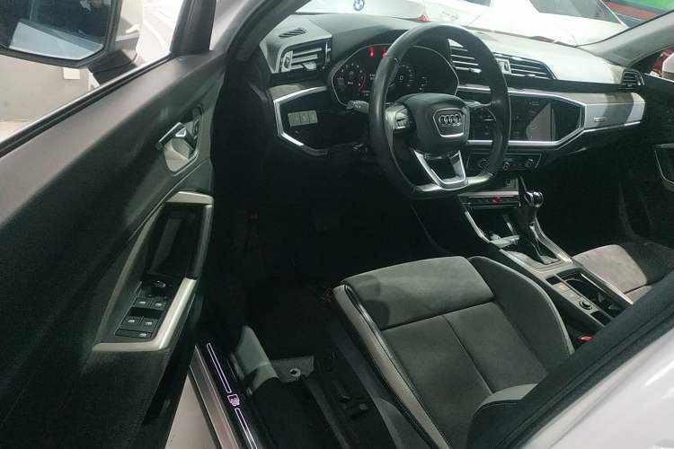 Used Audi Q3 2021 35 TFSI Fashion Dynamic Model
