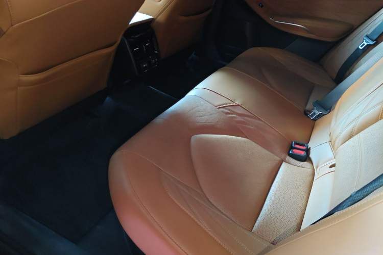 Used Toyota Avalon 2019 Dual-Engine 2.5L XLE Prestige Version China VI Standard