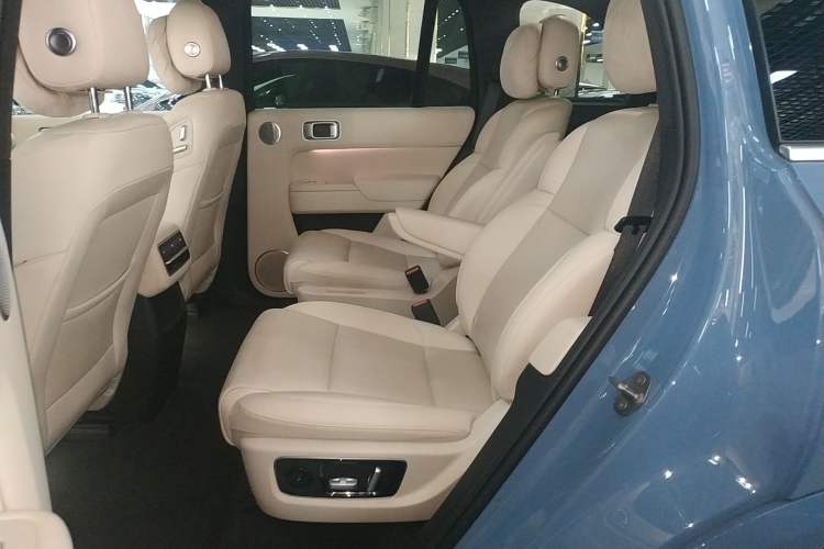 Used Li Auto L8 2023 Air model
